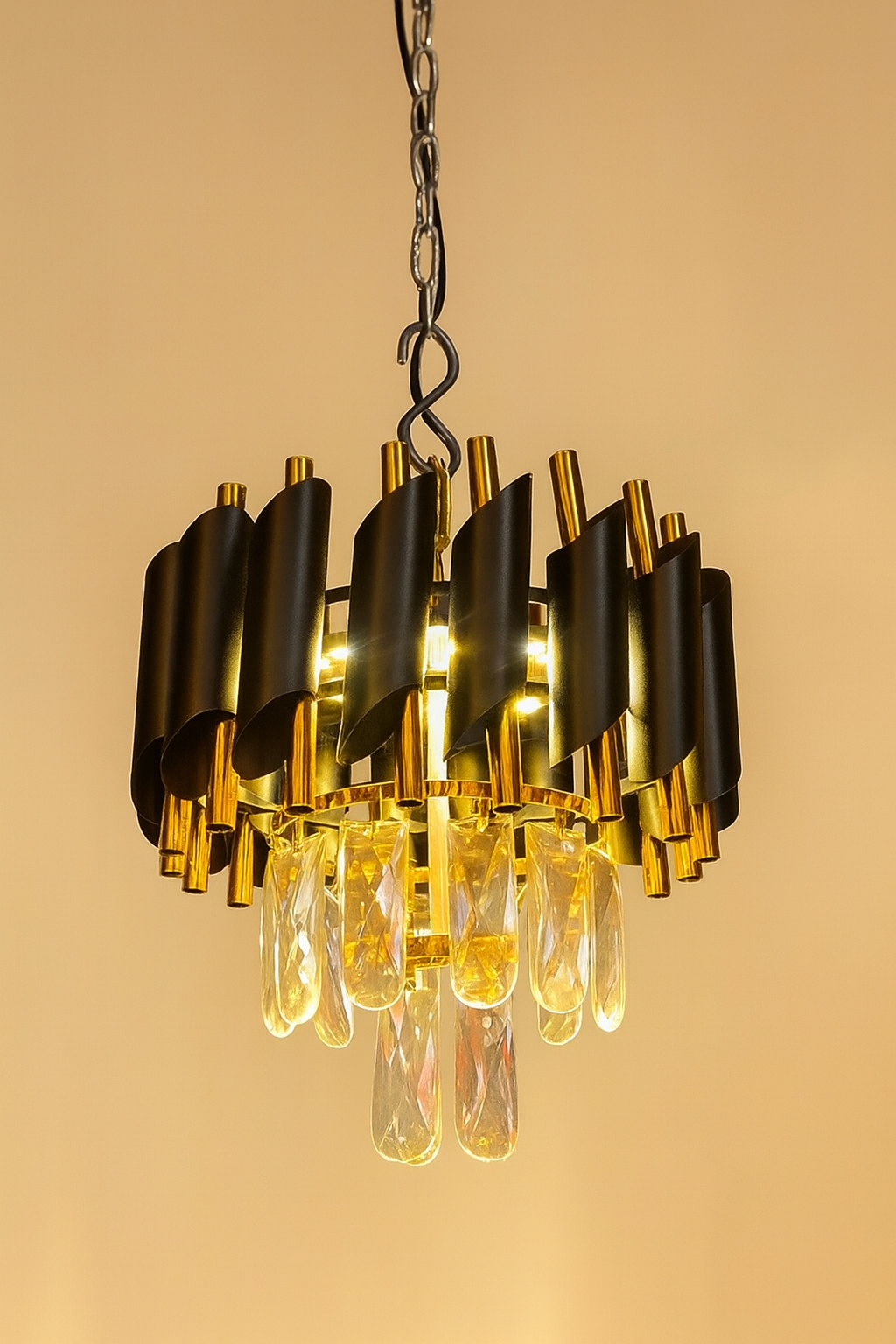 Black Mamba Round Chandelier