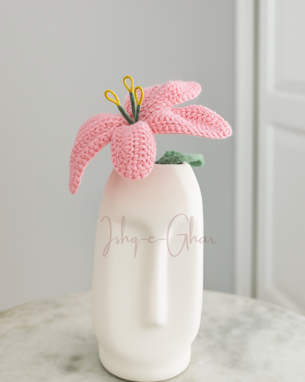 Mijaaz vase set with 3 open tulips