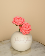 Phulera White with 2 pink roses